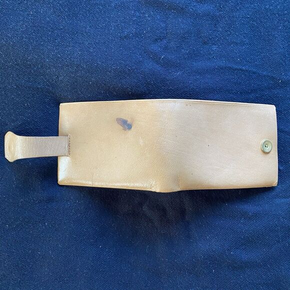 Vintage Tan Leather Bifold Wallet. Snap Closure. New But With Blemish. USA. - Picture 15 of 15